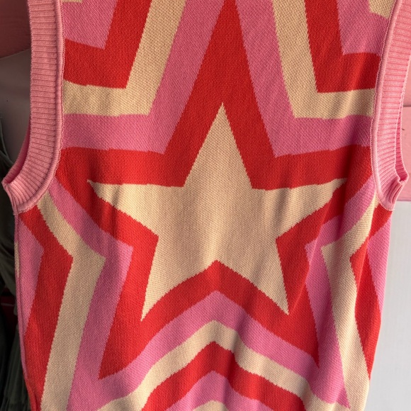 Miss Love Pink, Red, cream Star Pattern Sleeveless sweater vest ⭐️💗🌸 size medium - Picture 5 of 6